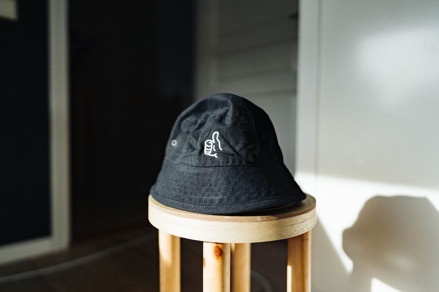Svart bøttehatt