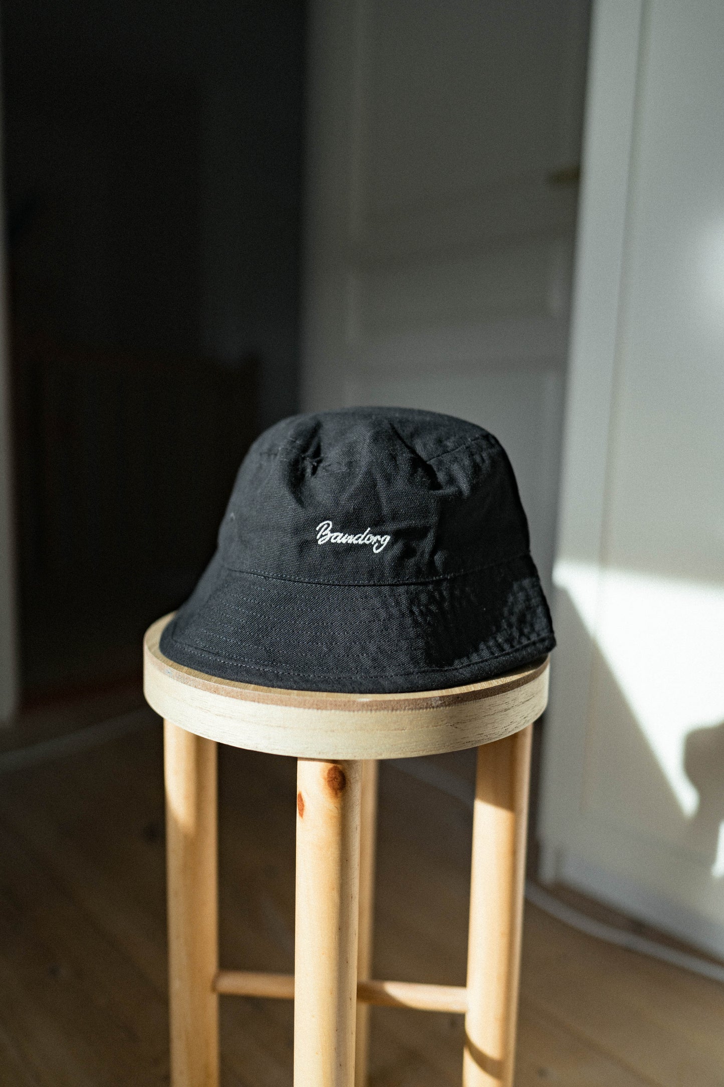 Svart bøttehatt